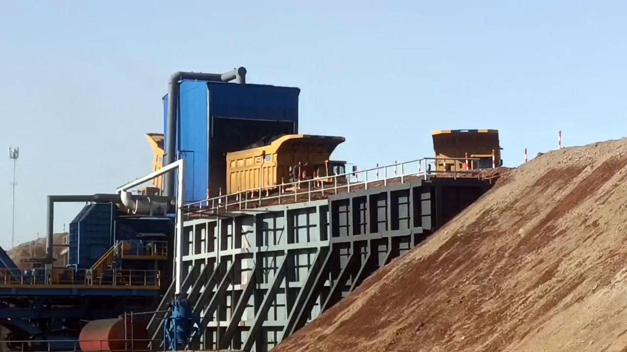 國家能源集團新疆礦業(yè)紅沙泉二礦運營現(xiàn)場