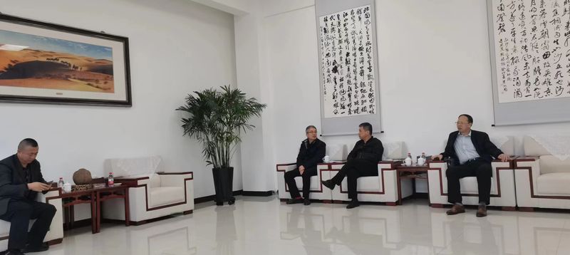 公司與哈密市政府領(lǐng)導(dǎo)洽談公司新疆發(fā)展思路，加大助力新疆能源發(fā)展！